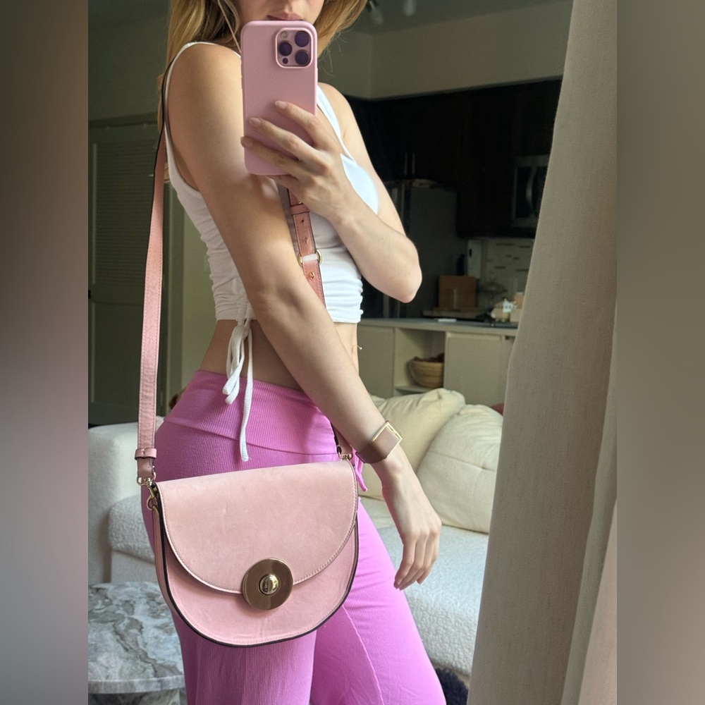 Tara Jarmon Pink Leather Saddle Bag Made in Italy Gold Hardware Parisian Chic - Picture 10 of 11